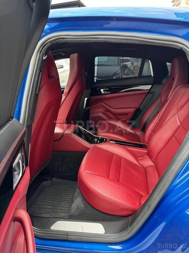 Porsche Panamera 4S-9
