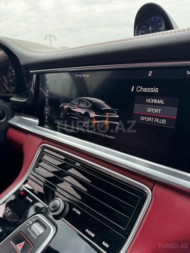 Porsche Panamera 4S-5