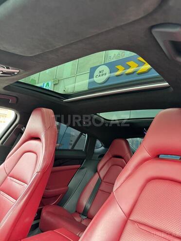 Porsche Panamera 4S-2