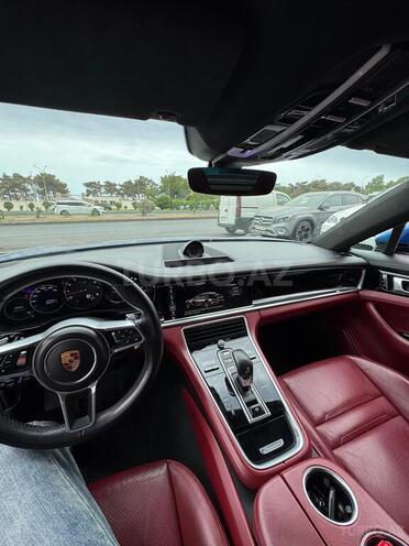 Porsche Panamera 4S-6