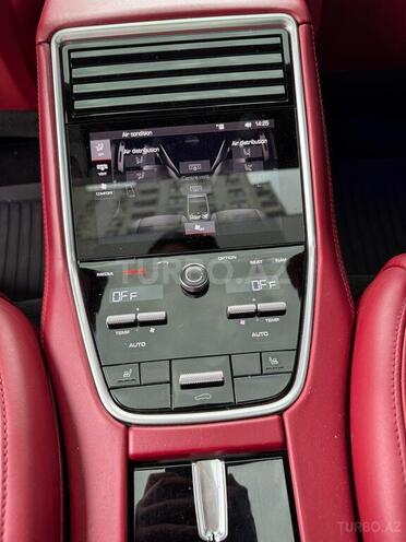 Porsche Panamera 4S-11