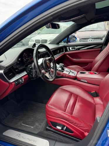Porsche Panamera 4S-3