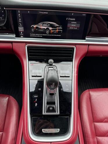 Porsche Panamera 4S-8