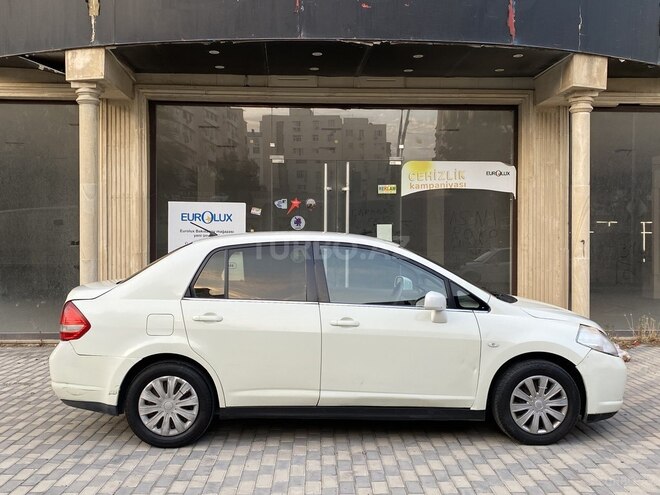 Nissan Tiida-4