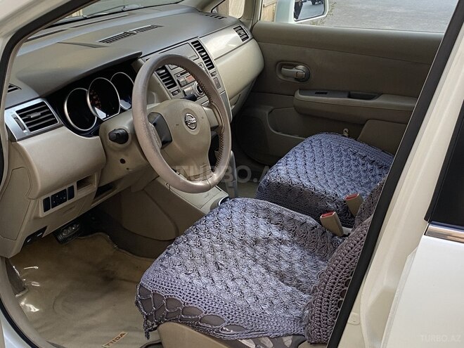 Nissan Tiida-13