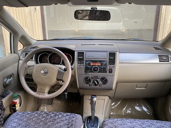 Nissan Tiida-11