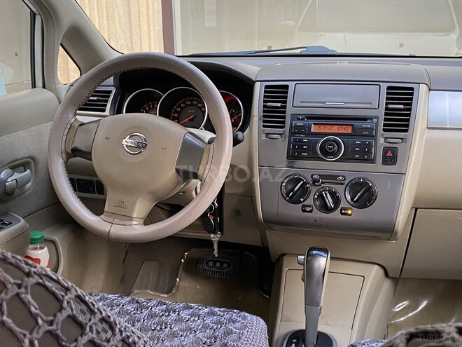 Nissan Tiida-8