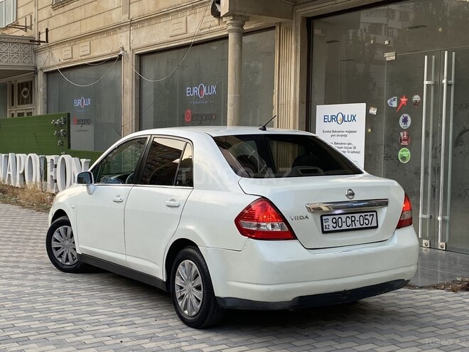 Nissan Tiida-7