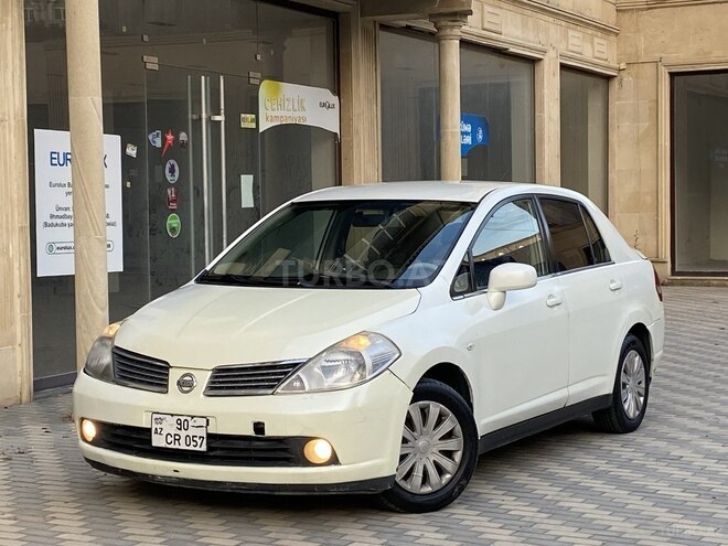 Nissan Tiida-1