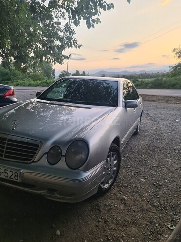 Mercedes E 220 d 2000, 850,000 km - 2.2 l - Qazax