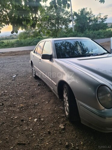 Mercedes E 220 d 2000, 850,000 km - 2.2 l - Qazax