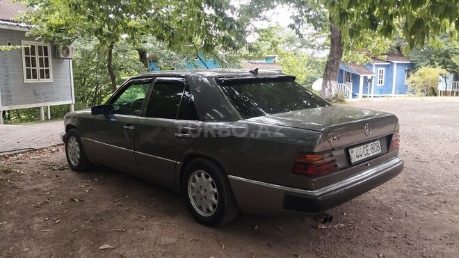 Mercedes E 250 1993, 950,000 km - 2.5 l - Masallı