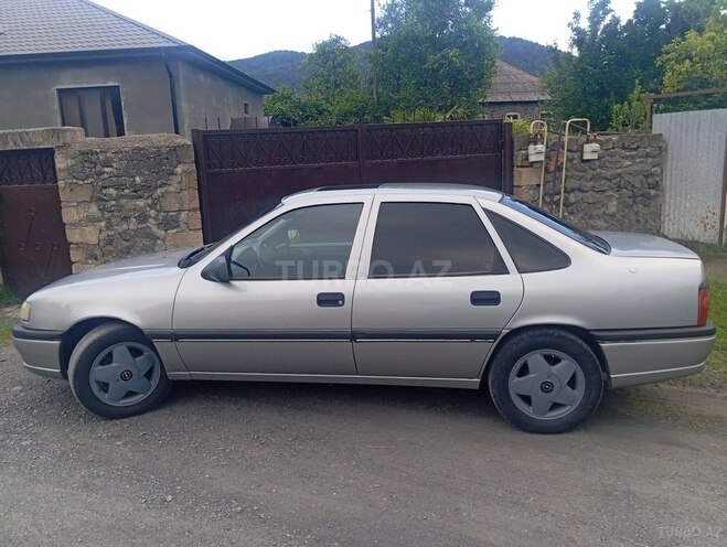 Opel Vectra 1994, 380,000 km - 1.8 l - Zaqatala
