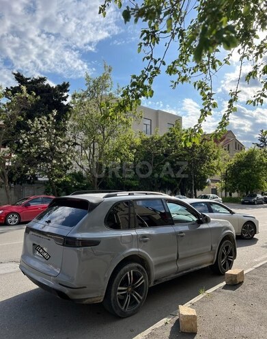 Porsche Cayenne-2