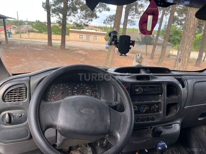 Ford Transit-3