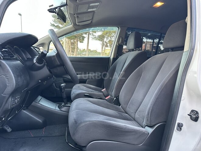Nissan Tiida-10