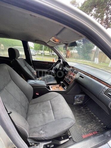 Mercedes E 220 d 1999, 670,000 km - 2.2 л - Biləsuvar