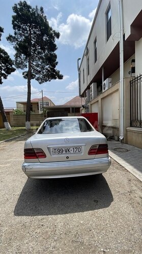 Mercedes E 220 d 1999, 670,000 km - 2.2 л - Biləsuvar