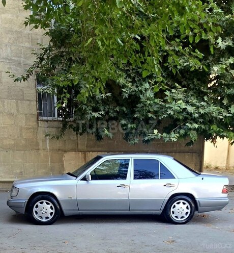Mercedes E 220 1994, 213,000 km - 2.2 l - Bakı