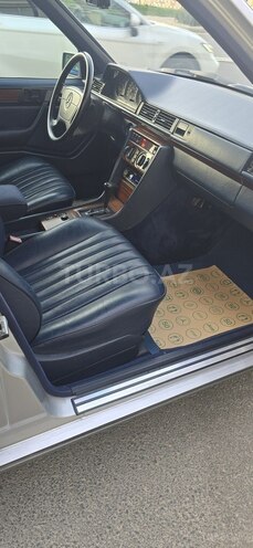 Mercedes E 220 1994, 213,000 km - 2.2 l - Bakı