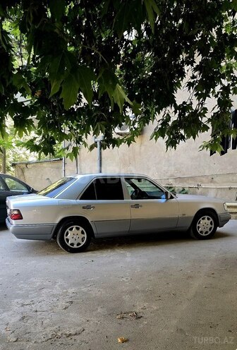 Mercedes E 220 1994, 213,000 km - 2.2 l - Bakı