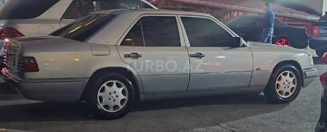 Mercedes E 220 1994, 213,000 km - 2.2 l - Bakı