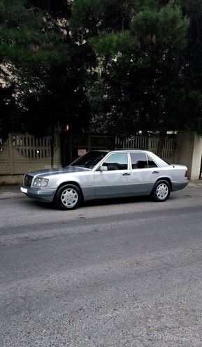 Mercedes E 220 1994, 213,000 km - 2.2 l - Bakı