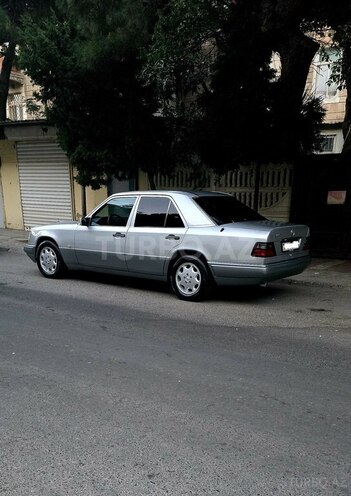 Mercedes E 220 1994, 213,000 km - 2.2 l - Bakı