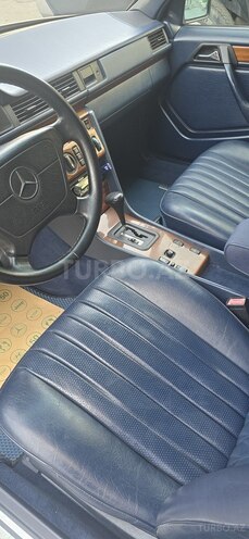 Mercedes E 220 1994, 213,000 km - 2.2 l - Bakı