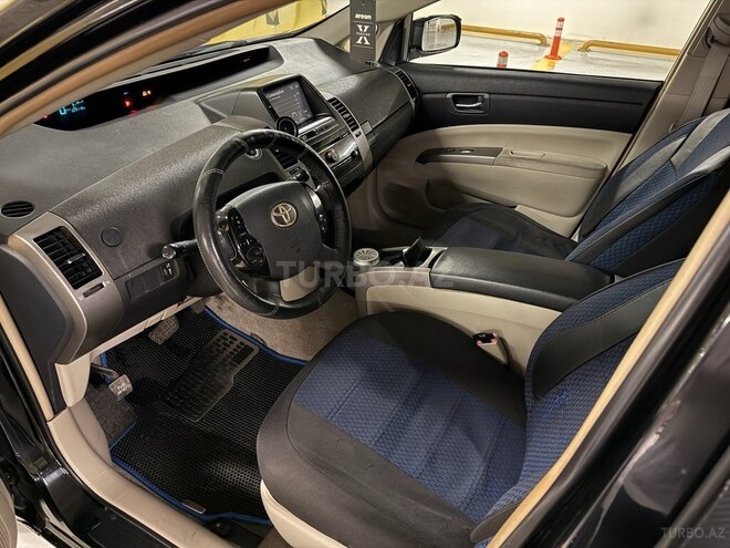 Toyota Prius-8