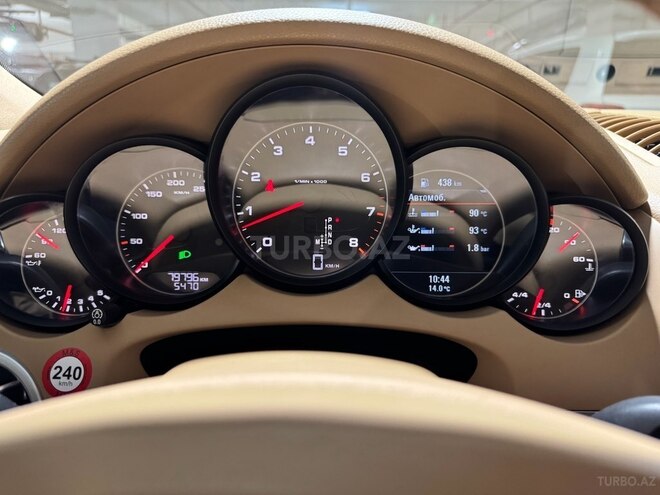 Porsche Cayenne-11