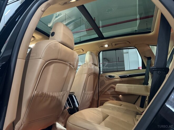 Porsche Cayenne-13