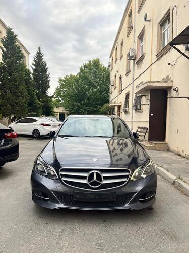 Mercedes E 220-1