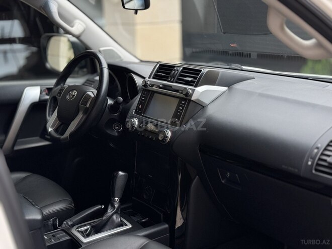 Toyota Land Cruiser Prado-11