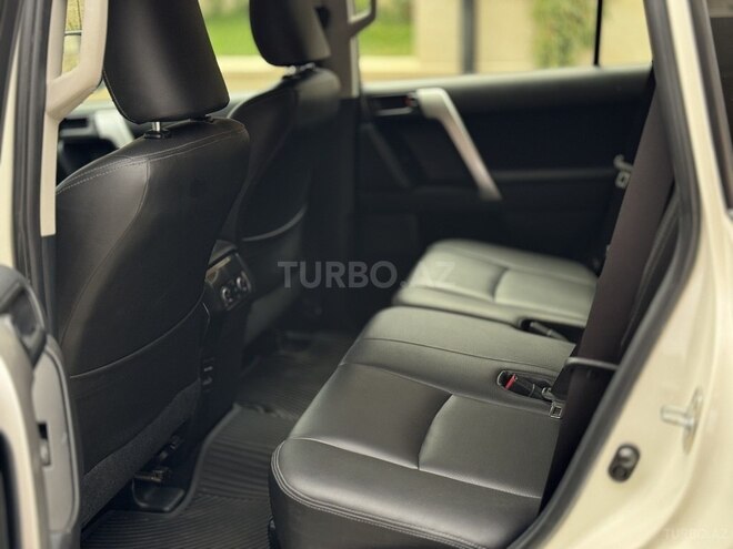 Toyota Land Cruiser Prado-12