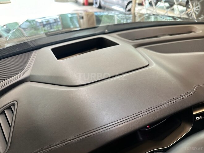Audi Q8-16