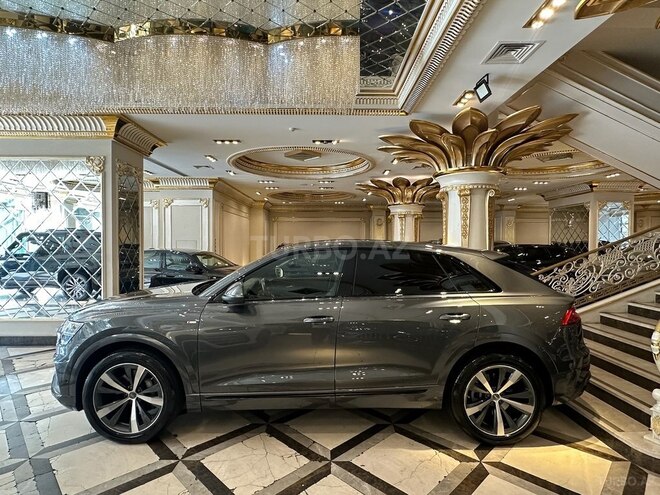 Audi Q8-5