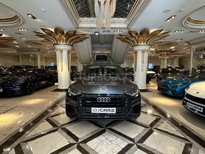 Audi Q8-2