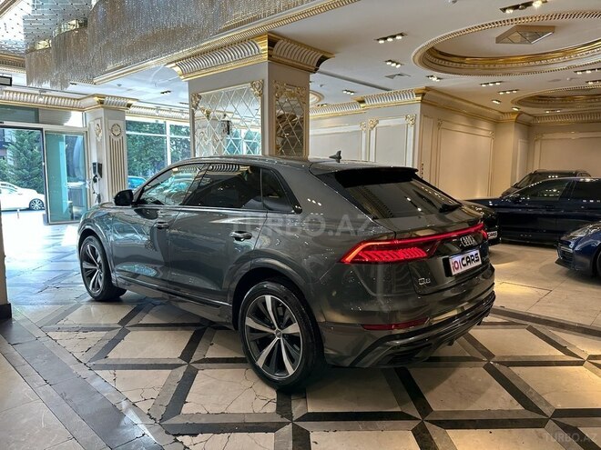 Audi Q8-7