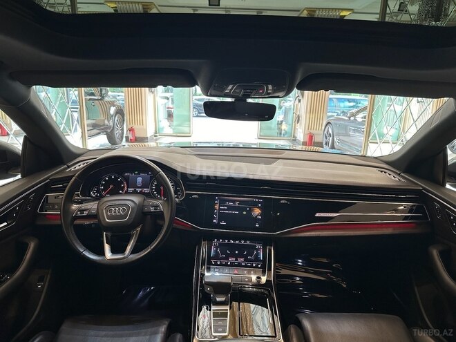 Audi Q8-10