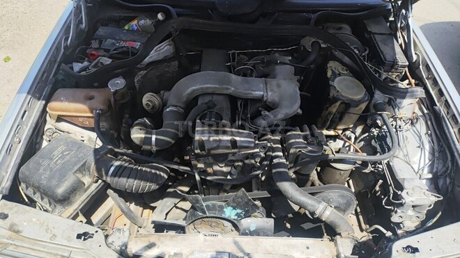 Mercedes E 300 d 1989, 295,000 km - 3.0 l - Bakı