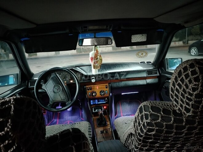 Mercedes E 200 d 1992, 950,336 km - 2.0 l - Bakı