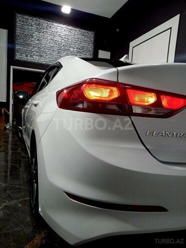 Hyundai Elantra-7