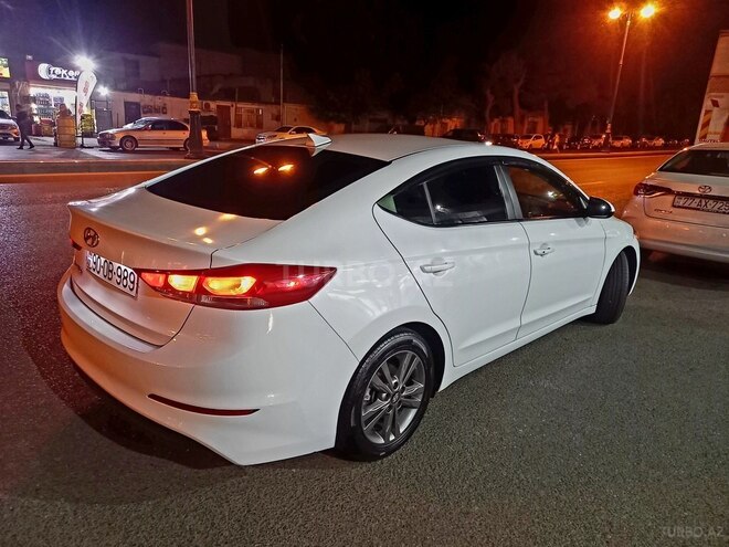 Hyundai Elantra-3