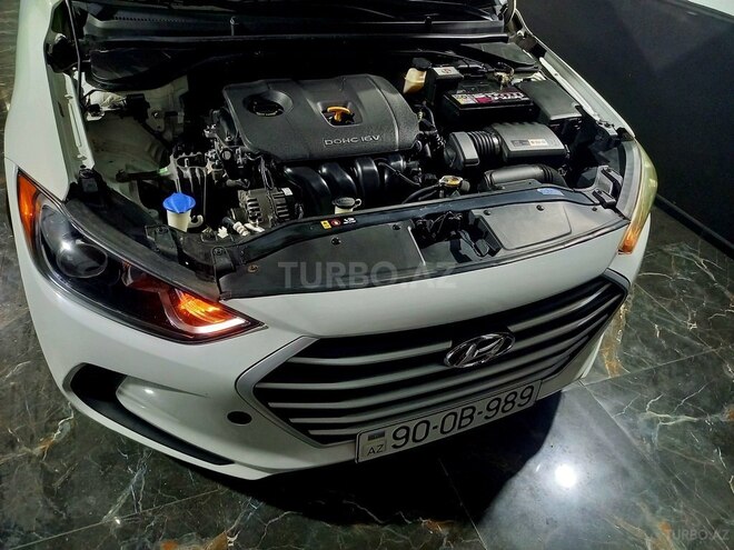 Hyundai Elantra-4