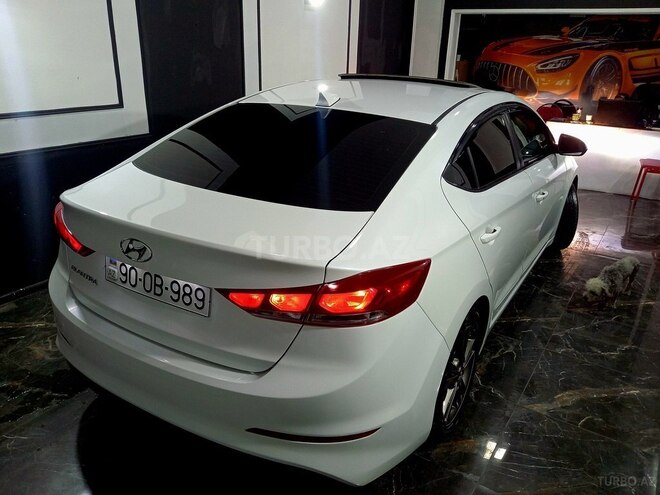 Hyundai Elantra-5