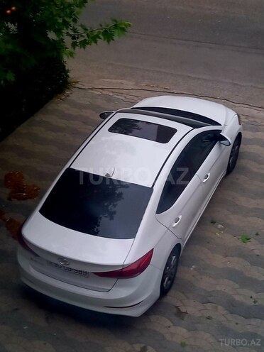 Hyundai Elantra-9