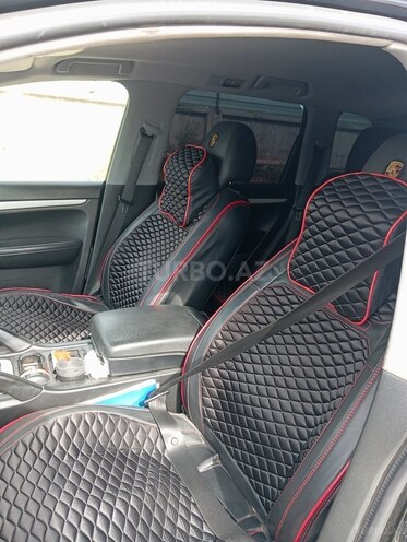 Porsche Cayenne-8