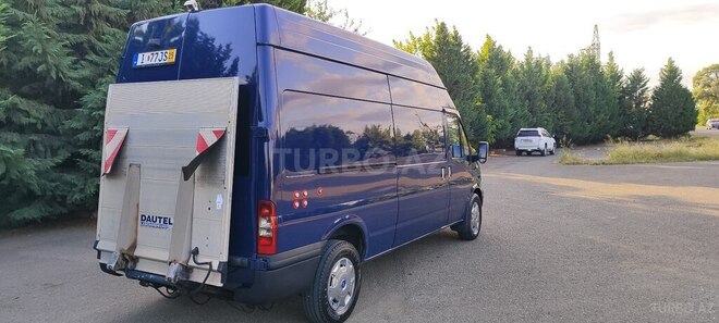 Ford Transit-6