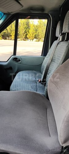 Ford Transit-12